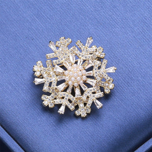 Fashion Simple Plated Gold Snowflake Imitation Pearl Brooch with Cubic Zirconia