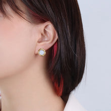 Load image into Gallery viewer, Simple Fashion Plated Gold Irregular Pattern Geometric Round Shell Stud Earrings