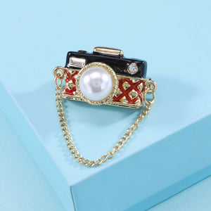 Fashion Creative Plated Gold Camera Tassel Chain Imitation Pearl Brooch