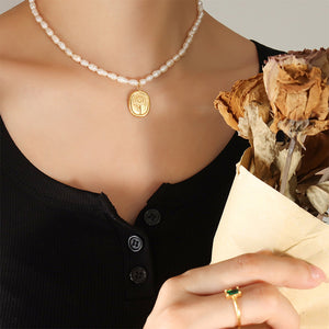 Fashion Elegant Plated Gold 316L Stainless Steel Flower Pattern Geometric Pendant with Imitation Pearl Beaded Necklace