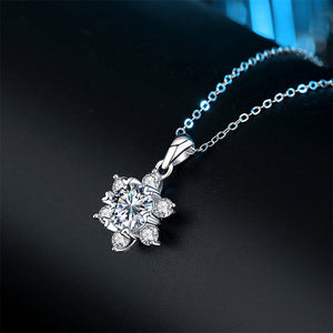 925 Sterling Silver Fashion Brilliant Snowflake Pendant with Cubic Zirconia and Necklace