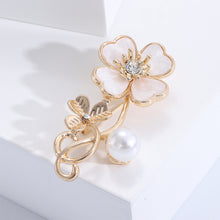 Load image into Gallery viewer, Fashion Simple Plated Gold Four-Leafed Clover Imitation Pearl Brooch with Cubic Zirconia