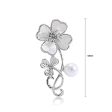 Load image into Gallery viewer, Fashion Simple Four-Leafed Clover Imitation Pearl Brooch with Cubic Zirconia