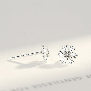925 Sterling Silver Simple and Delicate Snowflake Stud Earrings with Cubic Zirconia