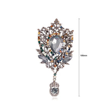 Load image into Gallery viewer, Elegant Vintage Hollow Pattern Brooch with White Cubic Zirconia