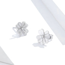 Load image into Gallery viewer, 925 Sterling Silver Simple and Fashion Four-leafed Clover Stud Earrings