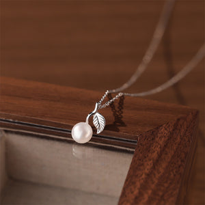 925 Sterling Silver Fashion Simple Leaf Pendant with Imitation Pearls and Necklace