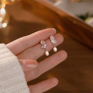 925 Sterling Silver Fashion and Elegant Butterfly Imitation Pearl Stud Earrings