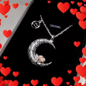 925 Sterling Silver Love on the Moon Pendant with Leo horoscope (23 Jul - 22 Aug)